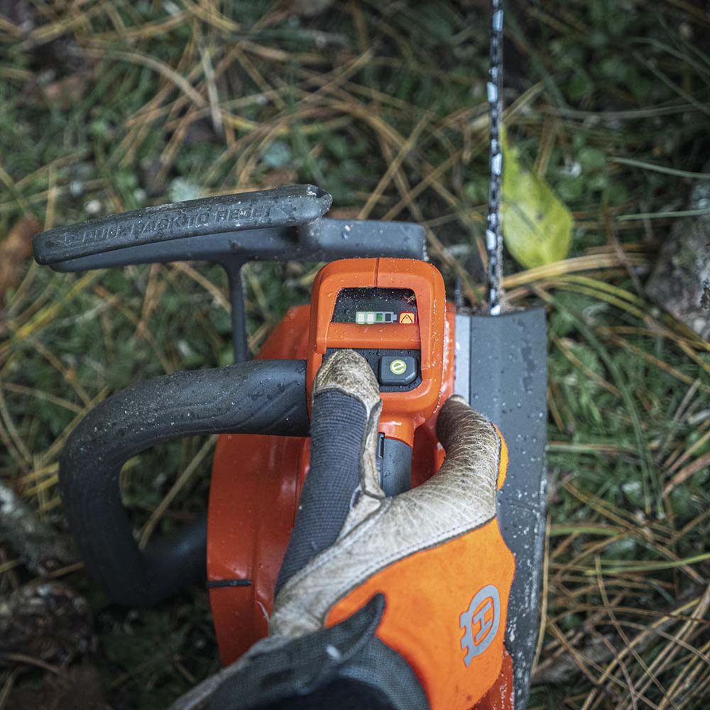 Husqvarna cordless deals chainsaw