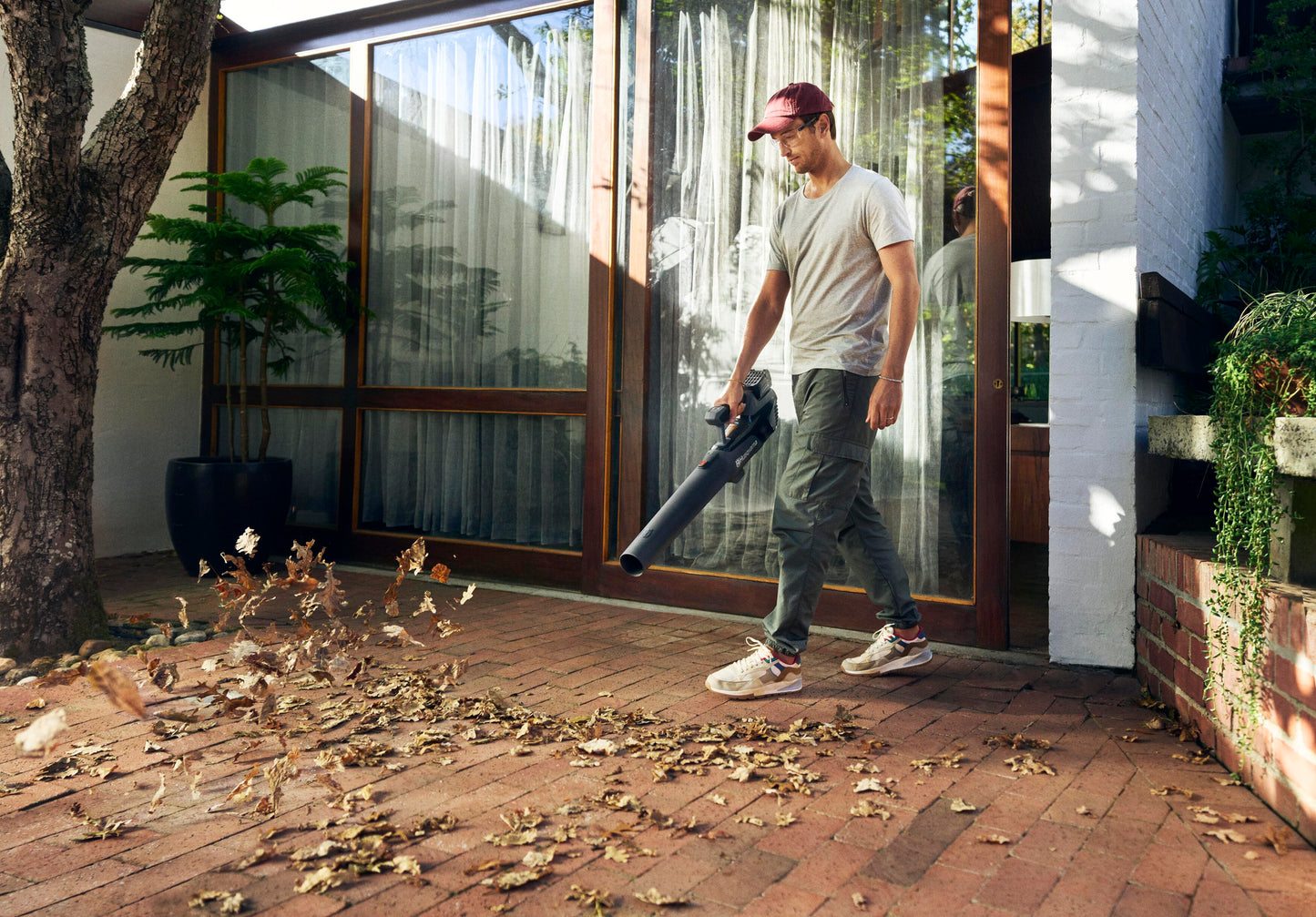 Husqvarna Aspire B8X-P4A Cordless Leaf Blower