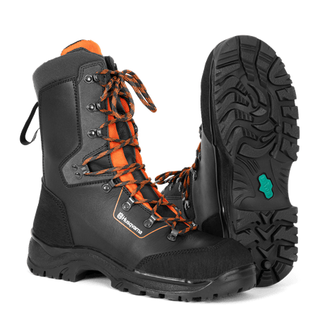 Chainsaw proof outlet boots